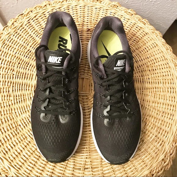 Nike Air Zoom Pegasus 33 Classic Running Shoe - Picture 4 of 8